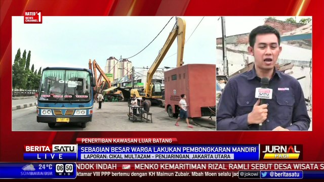 Warga Luar Batang Berduyun-duyun Bongkar Bangunan