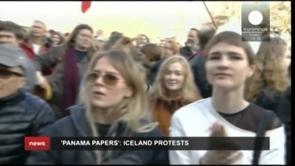 Télécharger la video: KERKOHET DOREHEQJA E CAMERON,MIJERA PROTESTUES MBLIDHEN NE “DOWNING STREET” LAJM mpg