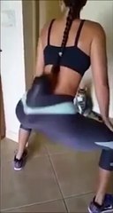 Façon très chaude de secouer un shaker de protéine - Joli arrière train