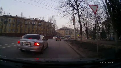 Быдло получило баллончиком в глаз