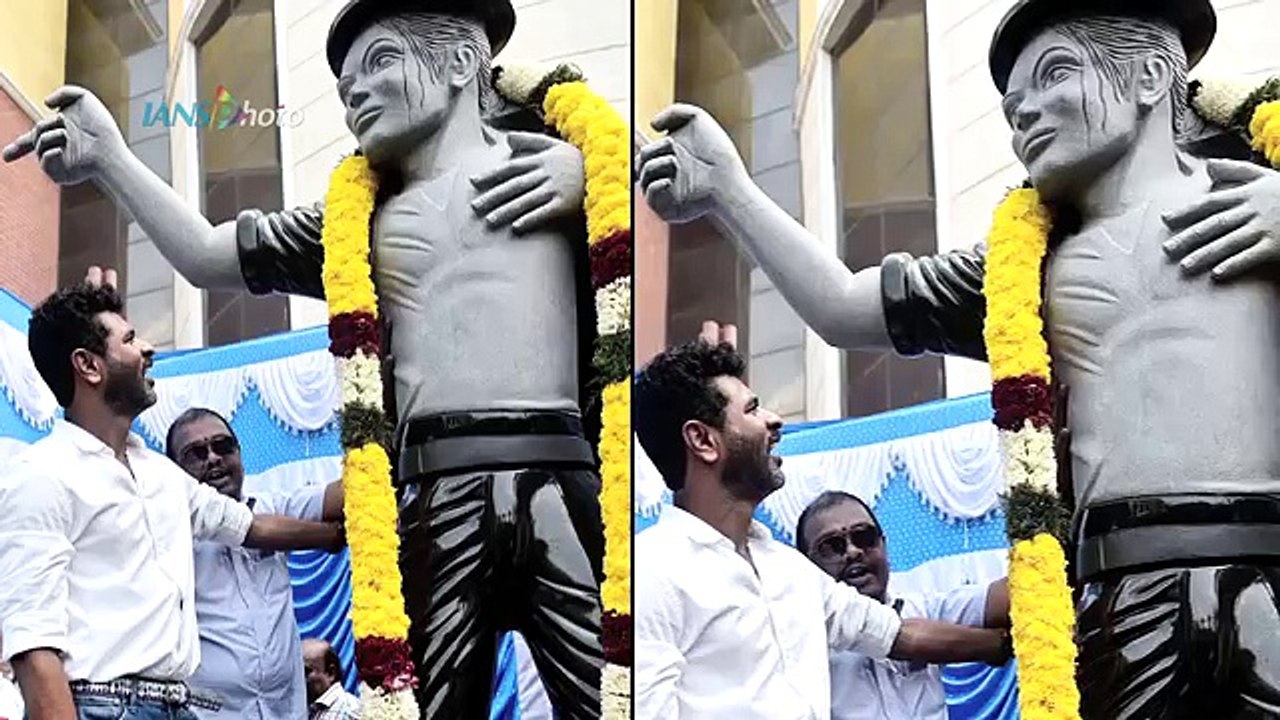 Michael Jackson statue