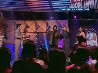 cricketer shoaib akhter singing a song ...