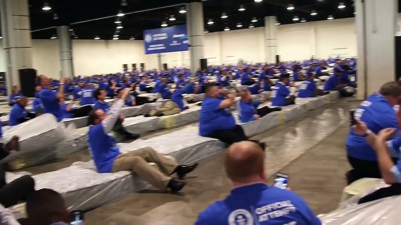 Record du monde battu pour ce domino géant version matelas !