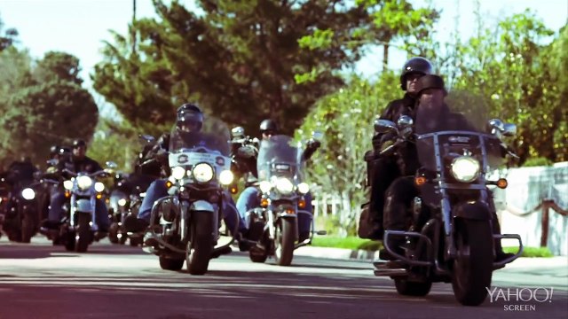 Cette jeune fille a vécu d’horribles choses, regardez qui sont ses sauveurs ! Vous allez être étonnés !