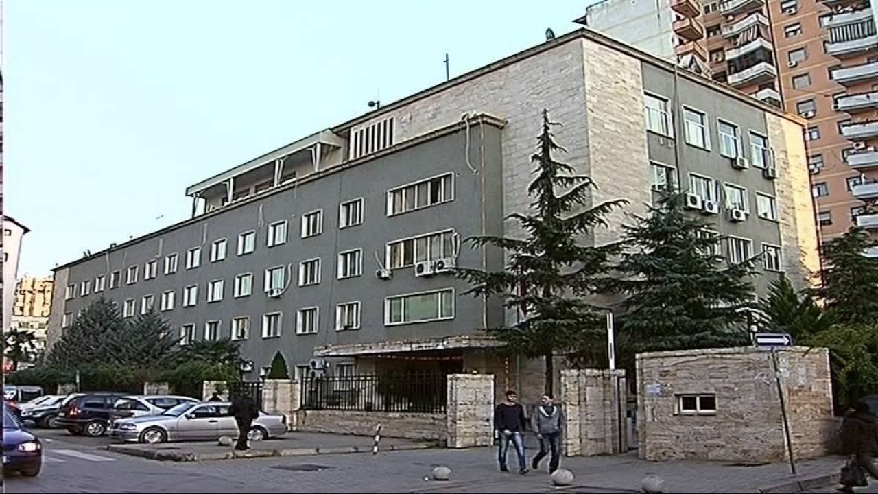 KRYEPROKURORI LLALLA KERKON NGA VARTESIT TE PAKESOJNE MASAT ARREST ME BURG LAJM