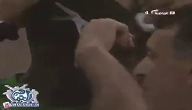 Un arbitre coupe la crête d'un joueur, jugé anti-islamique