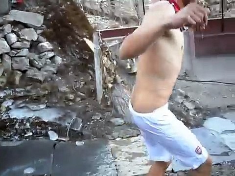 Nepal Muktinath temple 0.cold water bathing throughout the 108 tap