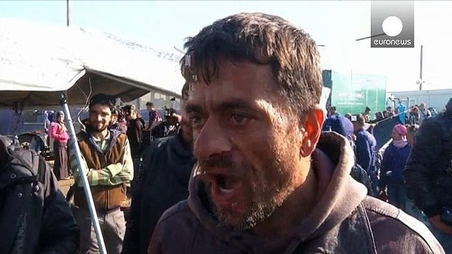 Δακρυγόνα και σφαίρες από καουτσούκ κατά των προσφύγων από τις δυνάμεις της ΠΓΔΜ