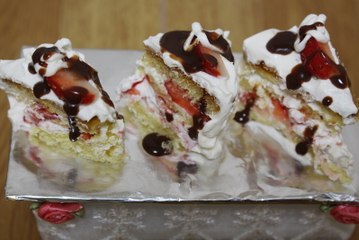 mini Strawberry ShortCake with chocolate ミニ　ストロベリーケーキ