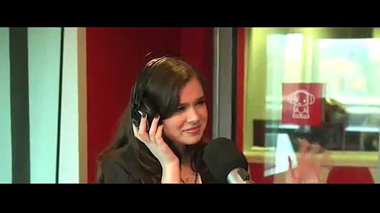 Joe Jonas pranks Hailee Steinfeld live on Nova 96 9   Daily Mail Online1