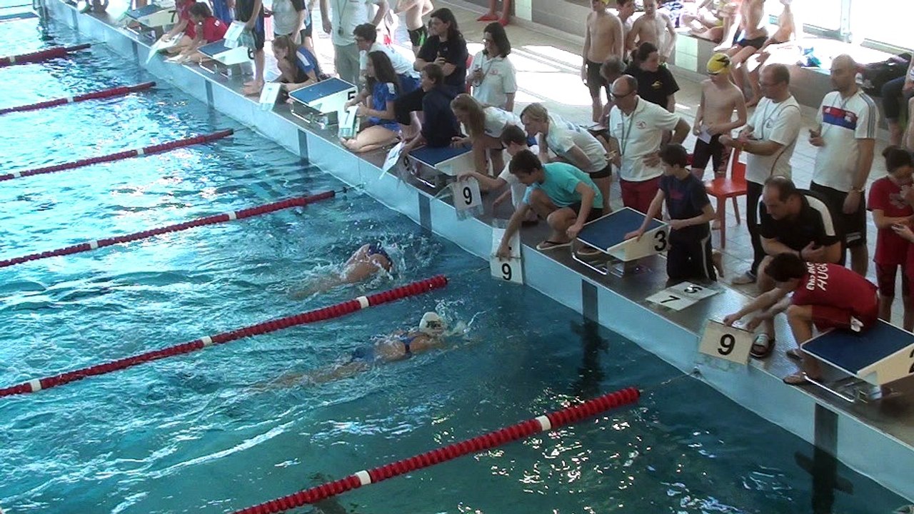 Rébecca Gensane remporte le 800 NL de Vénissieux (10 28 92)