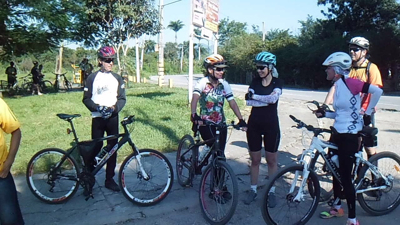 Confraternização com os amigos e amigas, bikers, Mtb, Café Colonial, 86 bikers, 55 km, Pindamonhangaba, SP, Brasil, abril, 2016