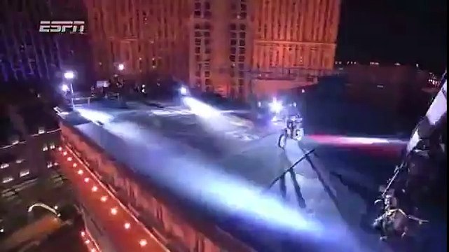 Самый высокий прыжок на мотоцикле.