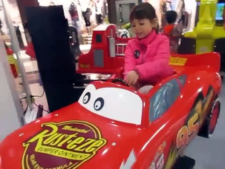 ENFANTS S'AMUSENT INNOCEMMENT