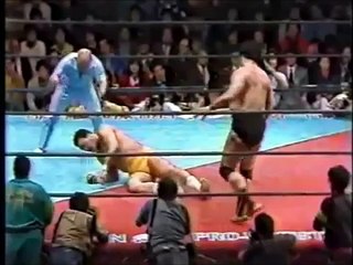 天龍革命　天龍が元横綱の輪島大士に妥協なきファイト！