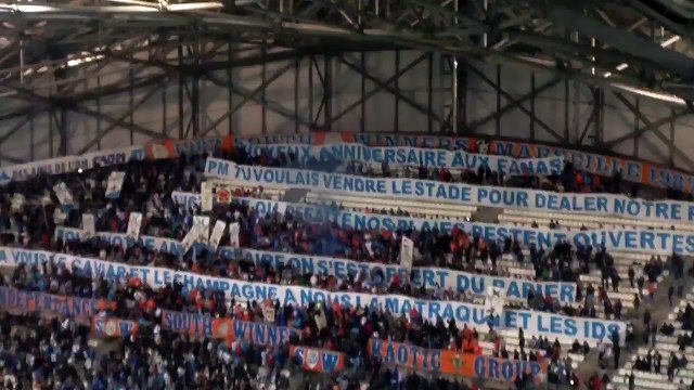 Banderoles, chèvres et musique de Benny Hill les supporters de l'OM crient leur colère