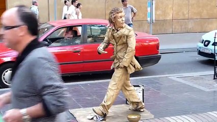 Heykel Adamın İlginç Showu