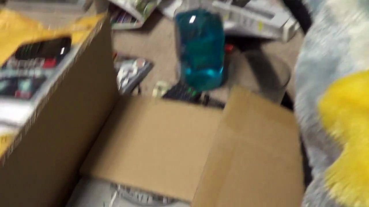 I got my Borderlands 2 Swag-filled Limited Edition Diamond Plate Loot Chests!!!