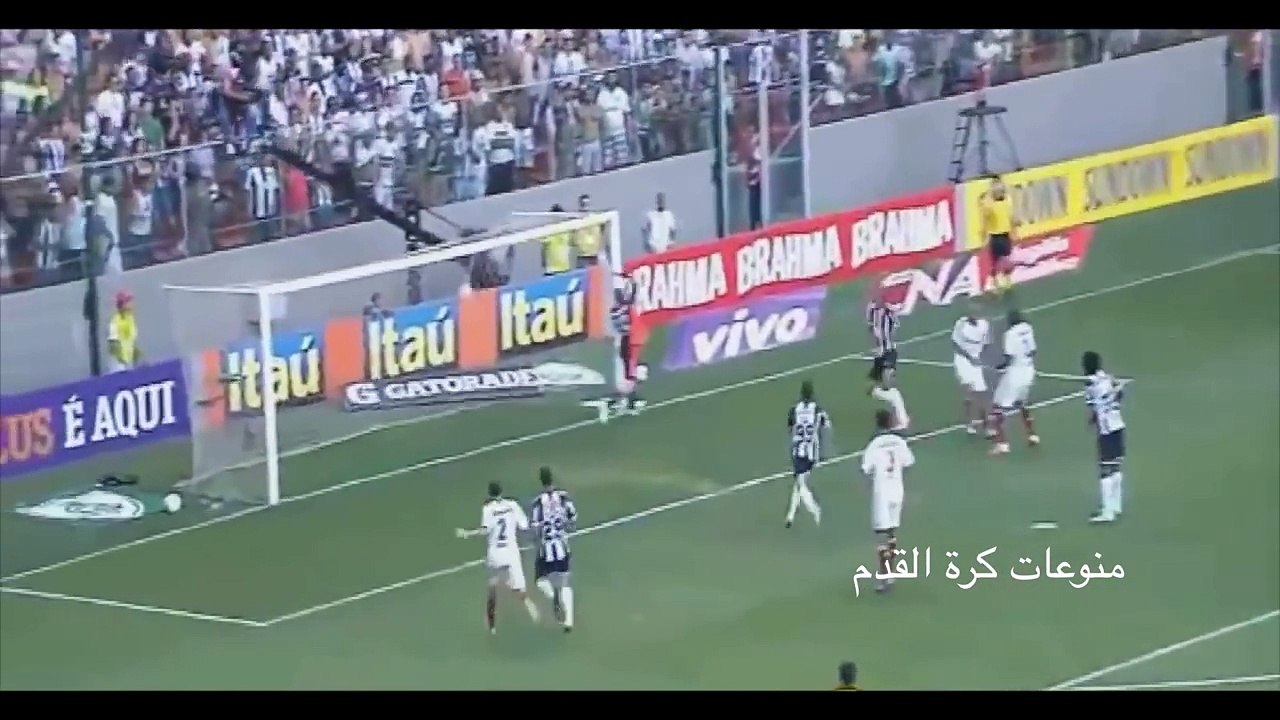 مهارات & أهداف وتمريرات ● أسطورة كرة القدم ● رونالدينهو (5) - HD