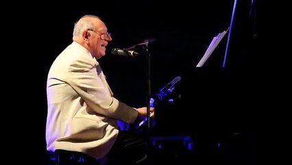 Giornale di Lecco - Il Maestro  Siani canta Faccetta nera