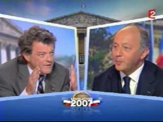 Laurent Fabius interroge Borloo