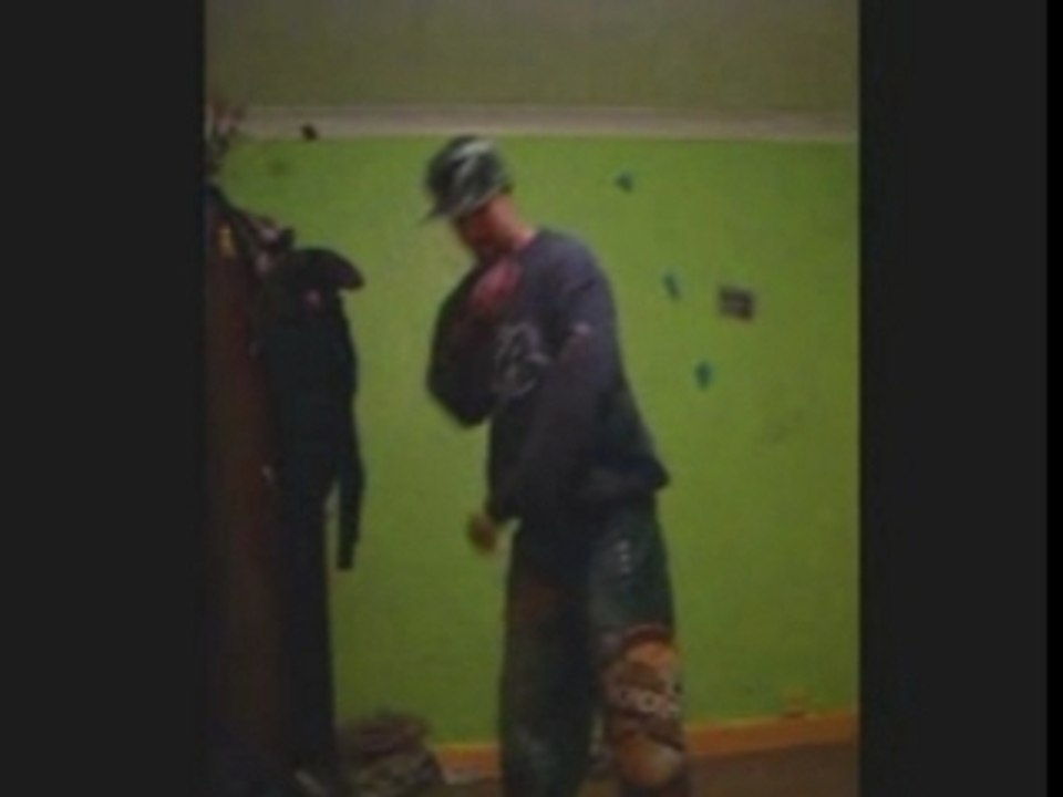 Begginer in electric boogie dancing - chemical brothers galv