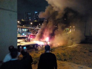 4 otobüs alev alev yandı