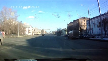 Автобус на красный - ДТП в Челябинске 24.03.2015