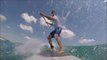 Un surfeur en Paddle se prend un Requin dans une vague sur sa planche !