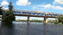 Carguero de Transap cruzando el puente sobre el río Laja - 28/01/2012
