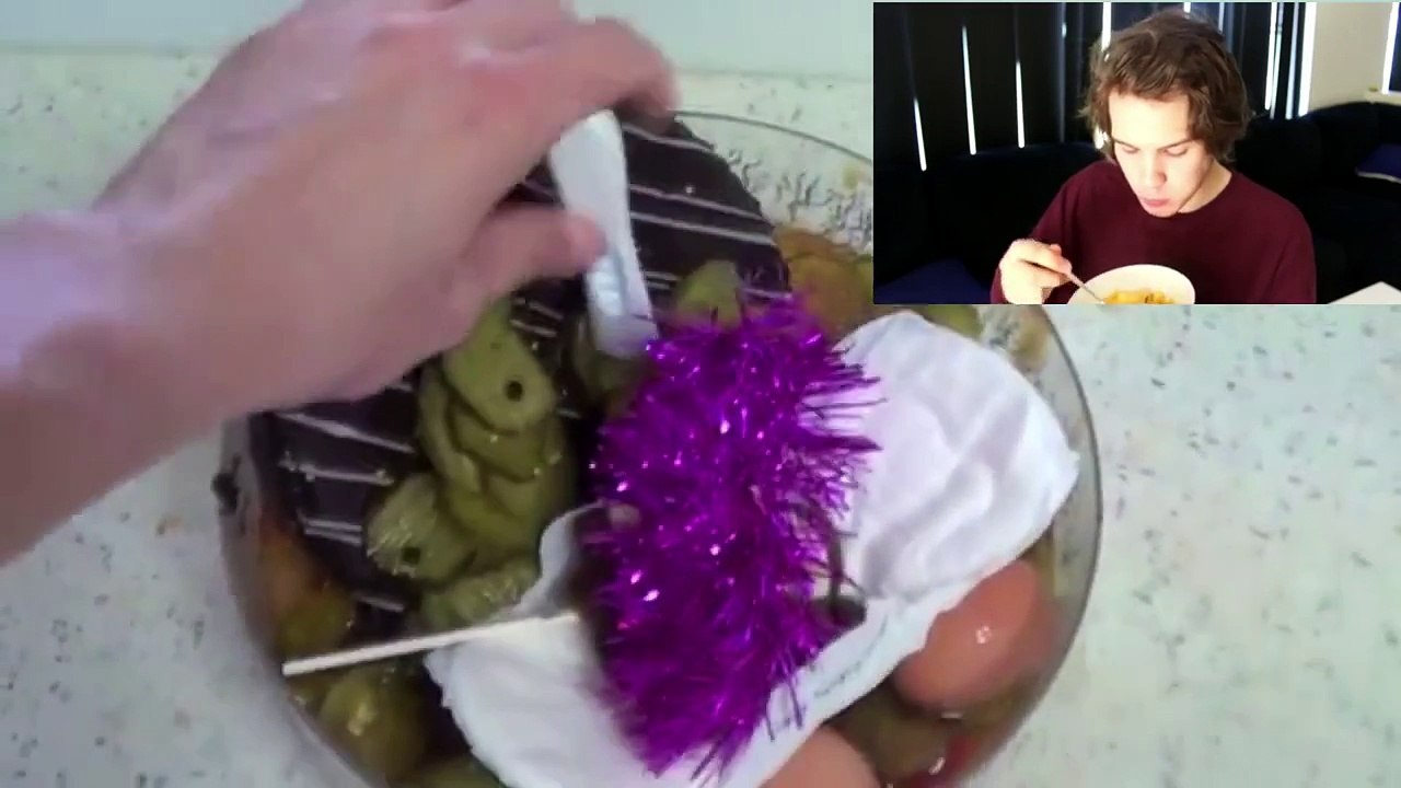 (MaxMoeFoe Reacts: 1) How to make a Krabby Patty!