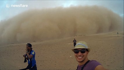 Dramatic sandstorm in Moroccan desert