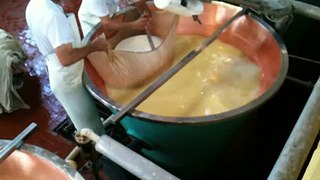 Parmigiano Reggiano making/2