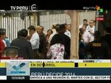 Perú: aspirantes presidenciales sufragan con boleta de 