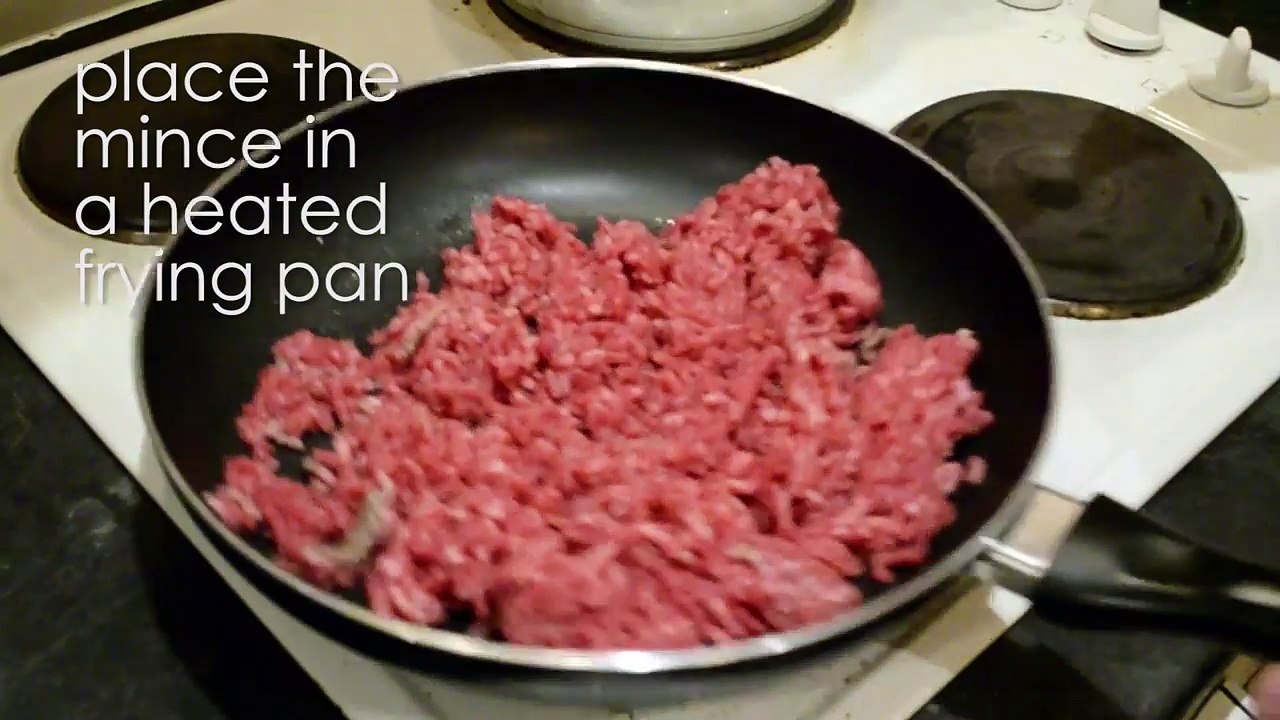 How To - Spaghetti Bolognese [ MUNCHFOODs ]