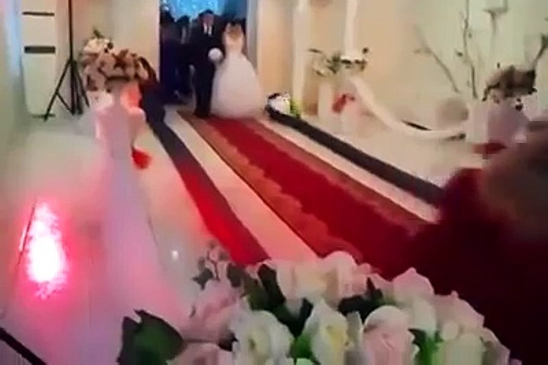 أقوى دخلة لعروسين