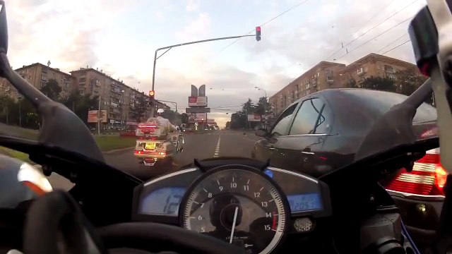 300 км/ч по Москве - 1 часть.(смотреть с 4.50 мин.) Мотоцикл, мото, байк