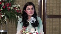 How Journalists are Bashing on Ayesha Sana in a Live Press Conference - Video