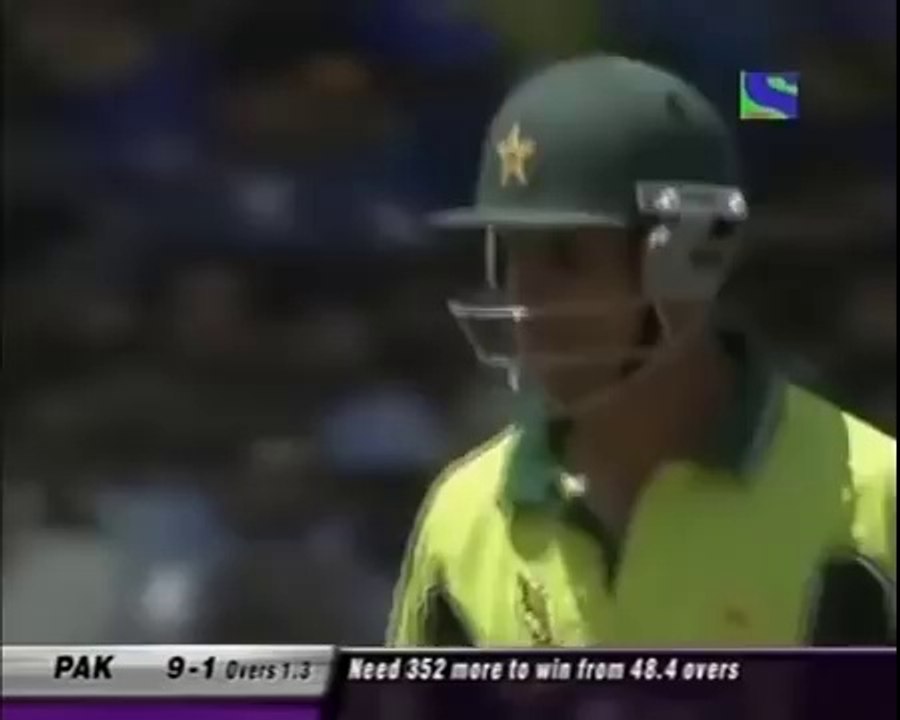 Abdul Razzaq 6,6,6,4,6,6 4,4,4,4 vs indiaian bowlers