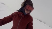 Poursuivie par un Ours en Snowboard sans le savoir !