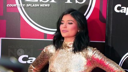 OOPS!! Kylie Jenner TITTIES FLASH