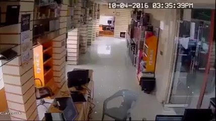 Watch Shocking Video of Yesterday's Earthquake in Pakistan