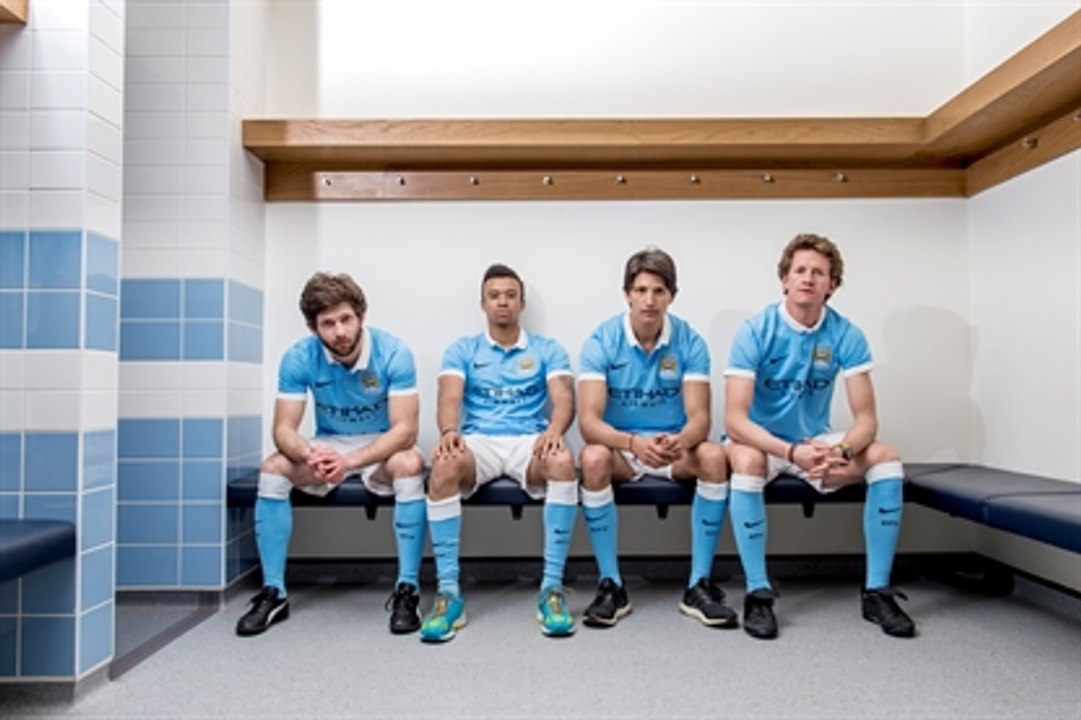 Los jugadores del Manchester City, pilotos de carreras por un día