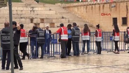 Şanlıurfa Başbakan Davutoğlu Namaz Kılıp, Balıklara Yem Attı-3 Son