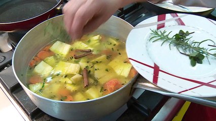 Receta e Ditës - Supë me kanellë, patate dhe ananas