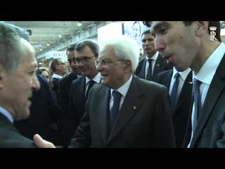 Скачать видео: Verona - Mattarella visita i padiglioni alla 50^ edizione di Vinitaly (10.04.16)