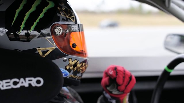 900 cv a 9.000 rpm: o novo Mustang de drift Vaughn Gittin Jr. em acção!