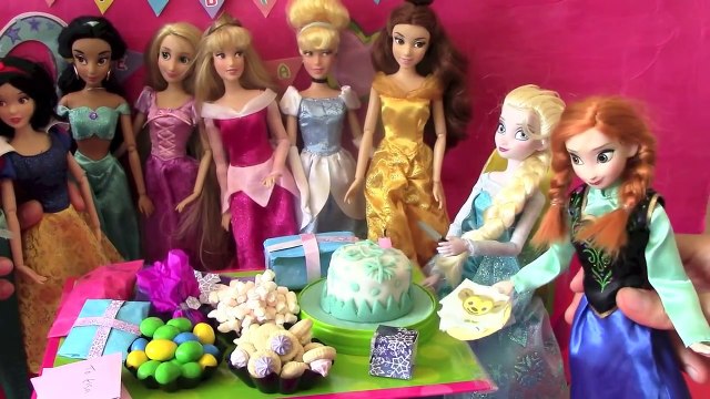 Elsa Birthday Party ft Disney Princess Dolls - Full English Mini Movie - Frozen Toys Parody
