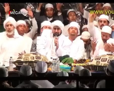 #Habib Syech menghentikan sholawat karena penonton rusuh