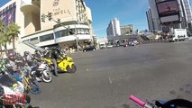 Impressionante motociclista escapa por milímetros a acidente com Taxi!